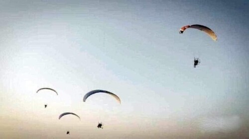 hamas-fighters-using-several-motorized-paragliders-as-an-v0-nghiksvn9ssb1.jpg